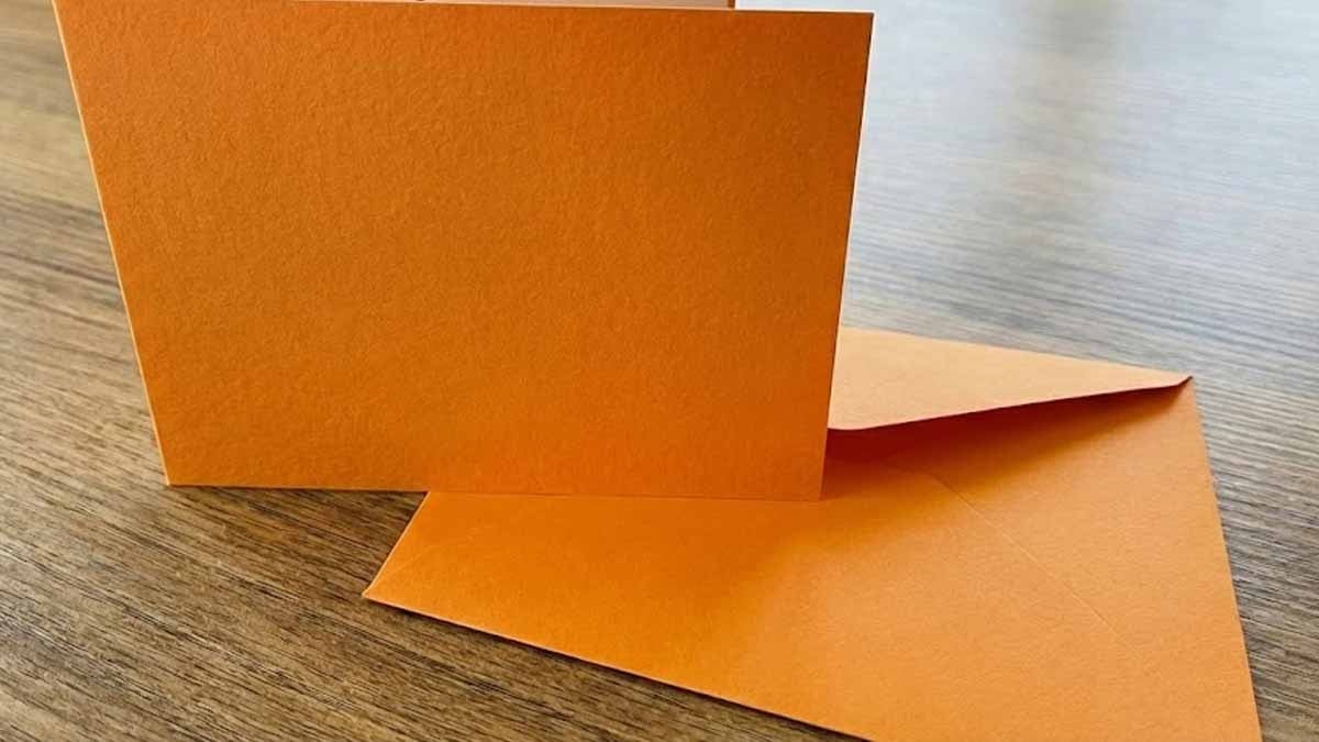 Bu turuncu kart kapınıza bırakıldıysa sakın açmayın, çöpe atın