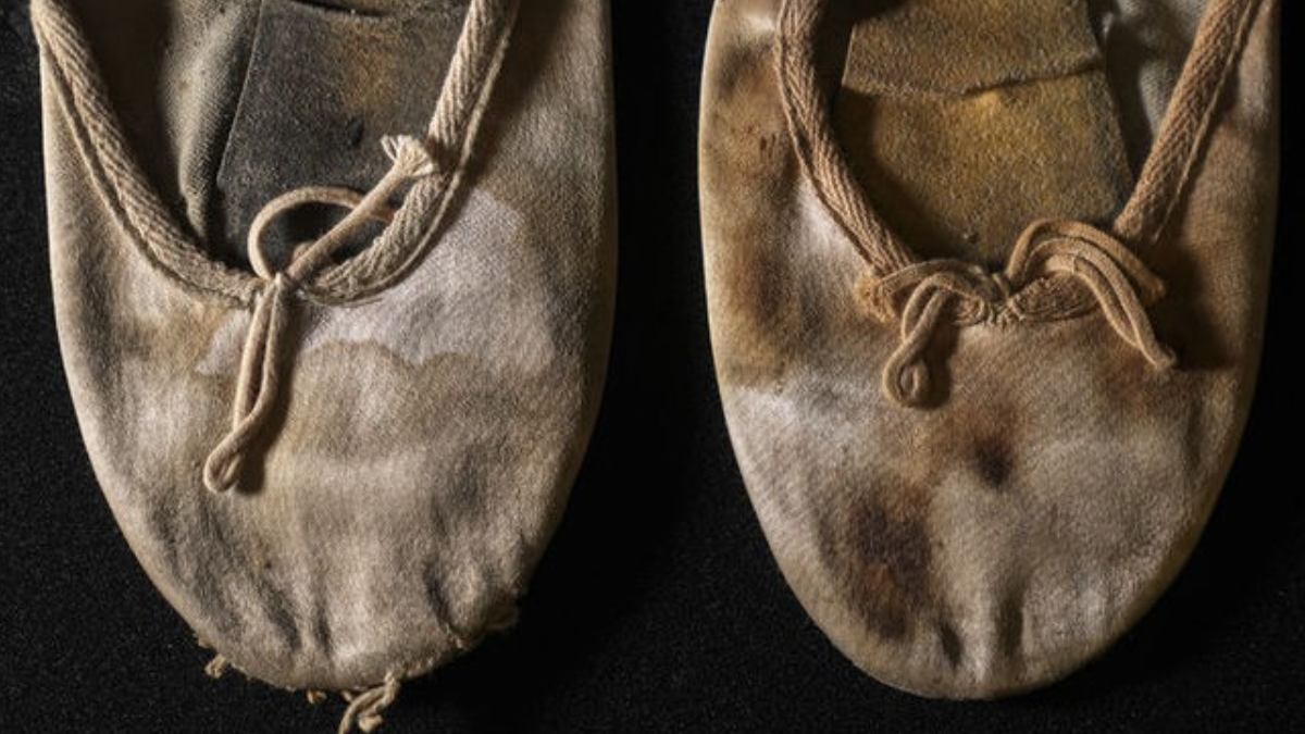 Bu yırtık pabuçlar servet değerinde