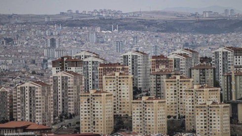 Konut satışları 2 yılın en dibinde! Mayısta düşüş yüzde 30'u aştıTÜİK verilerine göre mayısta konut satışları geçen yılın aynı ayına göre yüzde 31,2, iş yeri satışları ise yüzde 30,9 gerilerken son iki yılın en düşük verisi kaydedildi. İlk el satışlardaki zayıflama ve yabancı talebindeki düşüş dikka