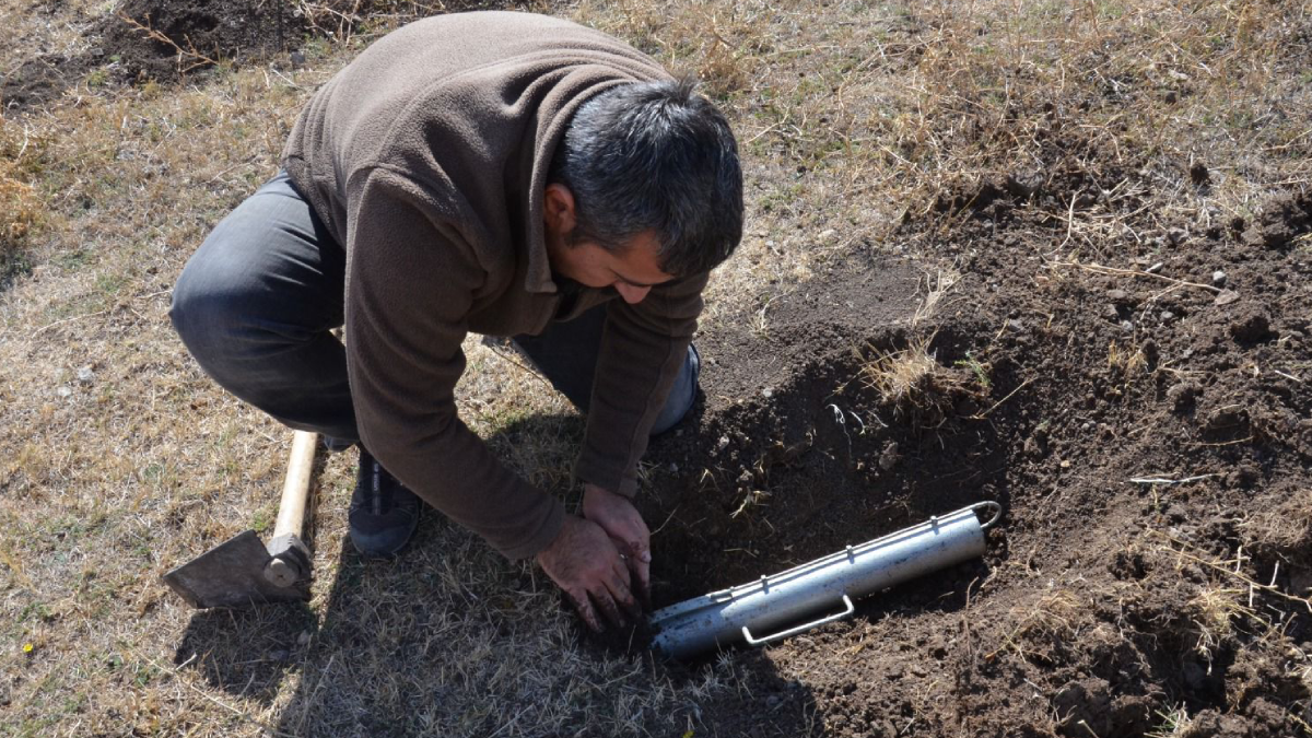 Yerin altından çıktı: Herkes kör sanıyordu
