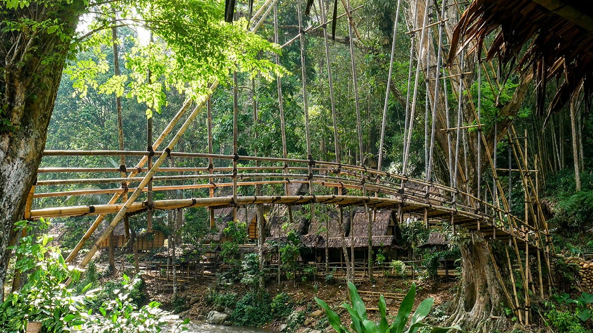 Bu köye modern dünyaya ait hiçbir şey giremiyor: Çivi bile kullanmıyorlar