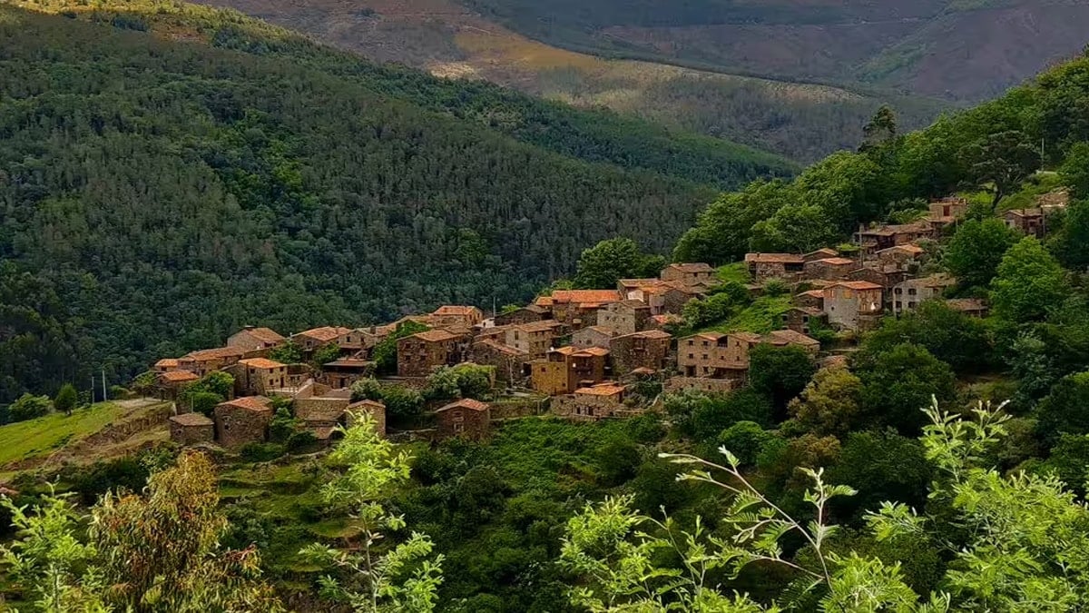 Bu köyde sadece 1 kişi yaşıyor 