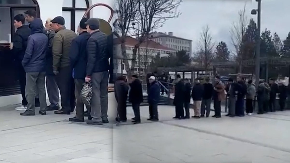 Bir kase ücretsiz çorba için soğukta metrelerce kuyruk!