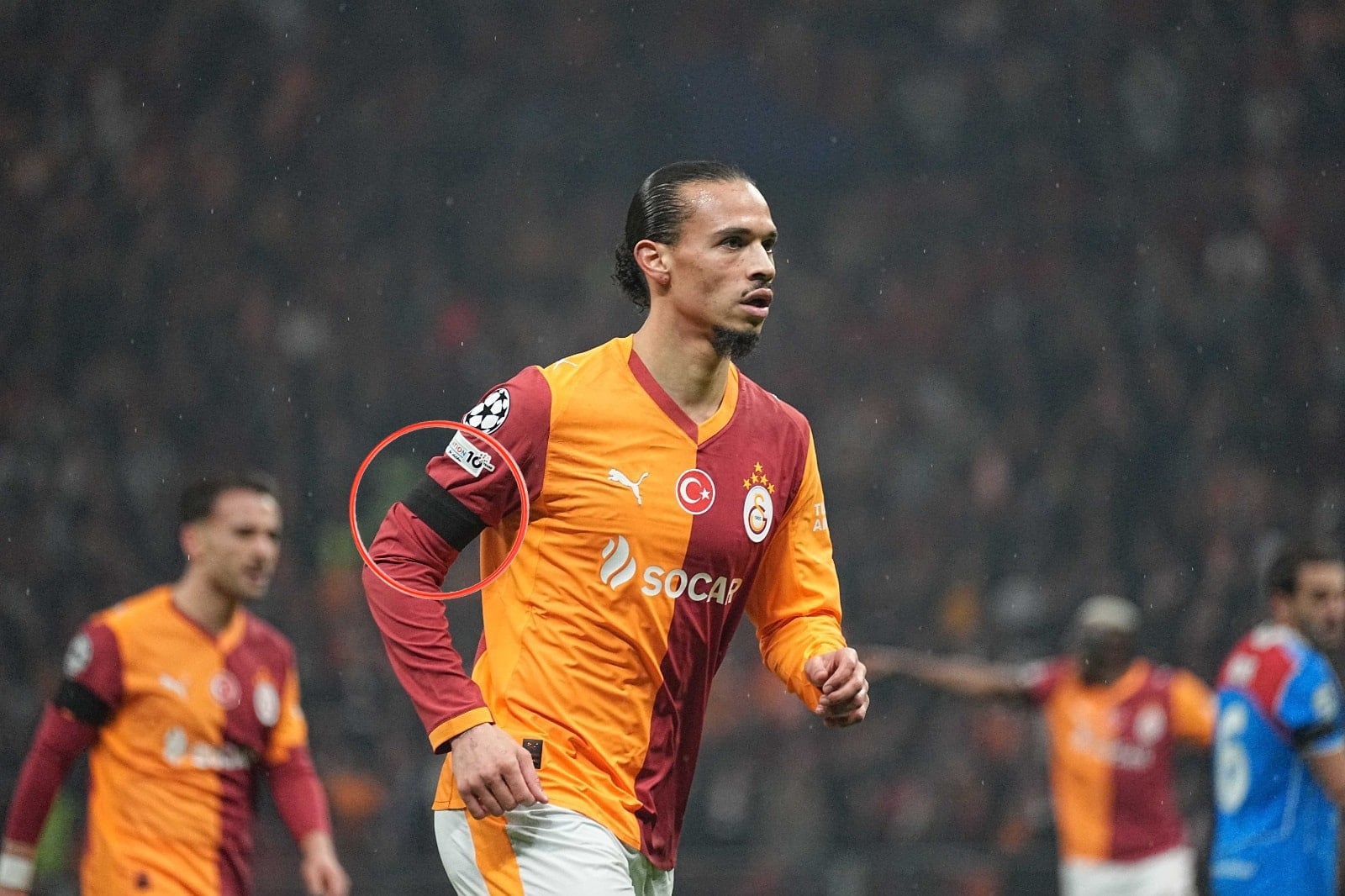 Herkes merak etmişti... İşte siyah bandın sırrı