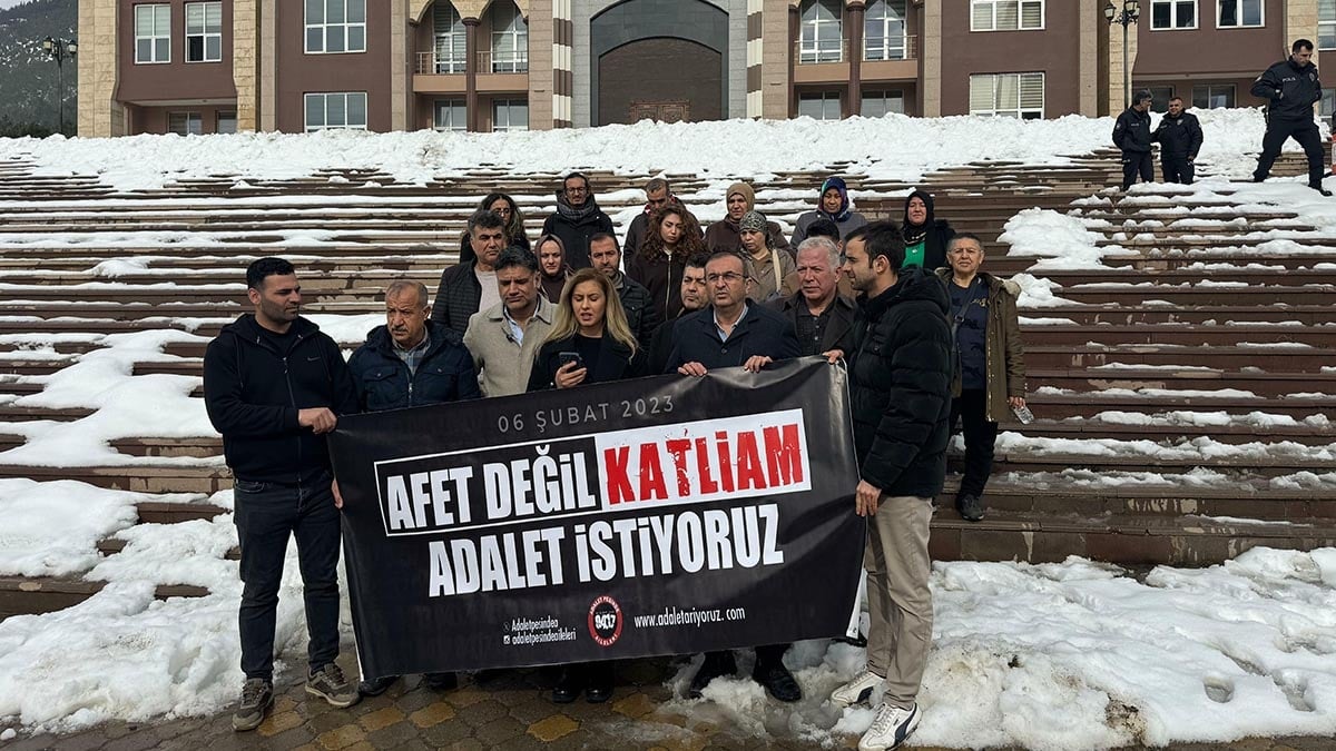 Depremde yıkılan Ebrar Sitesi davasında mağdurlar isyan etti