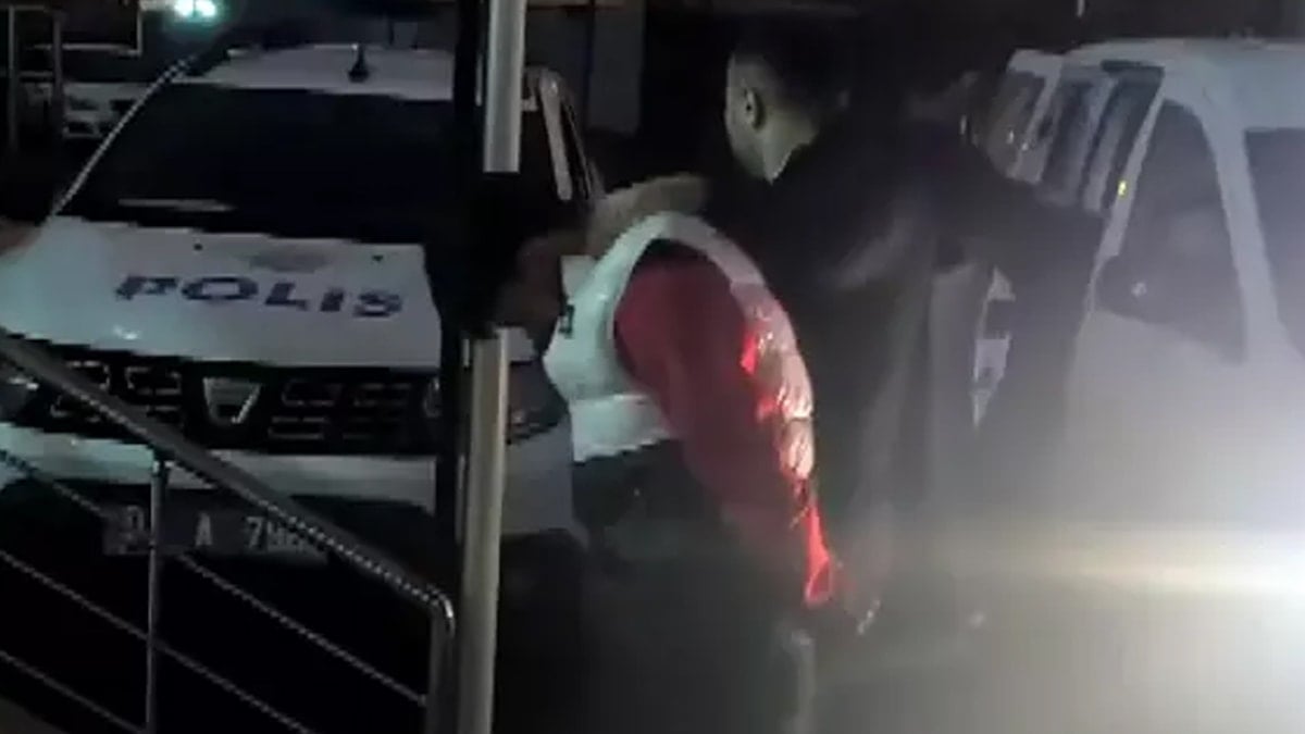 Marketteki deodorantları arkadaşlarıyla buluşmaya gittikleri için çalmışlar