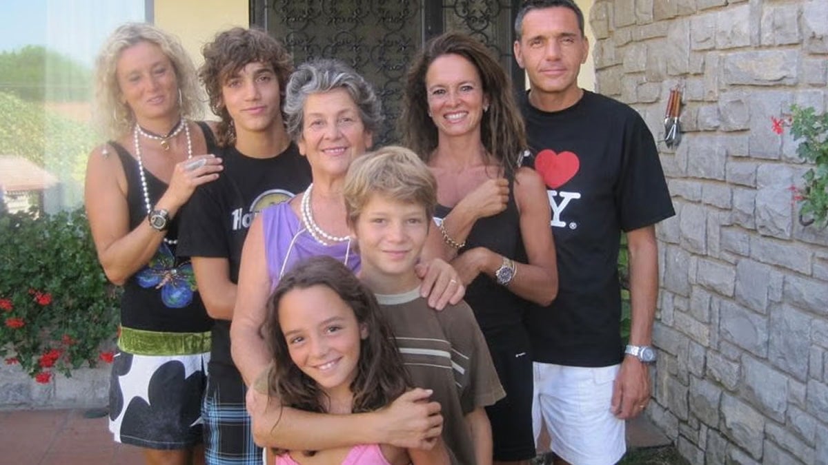 Bu ailenin üyeleri hiçbir acıyı hissetmiyor: Kemikleri kırılsa bile gülüyorlar