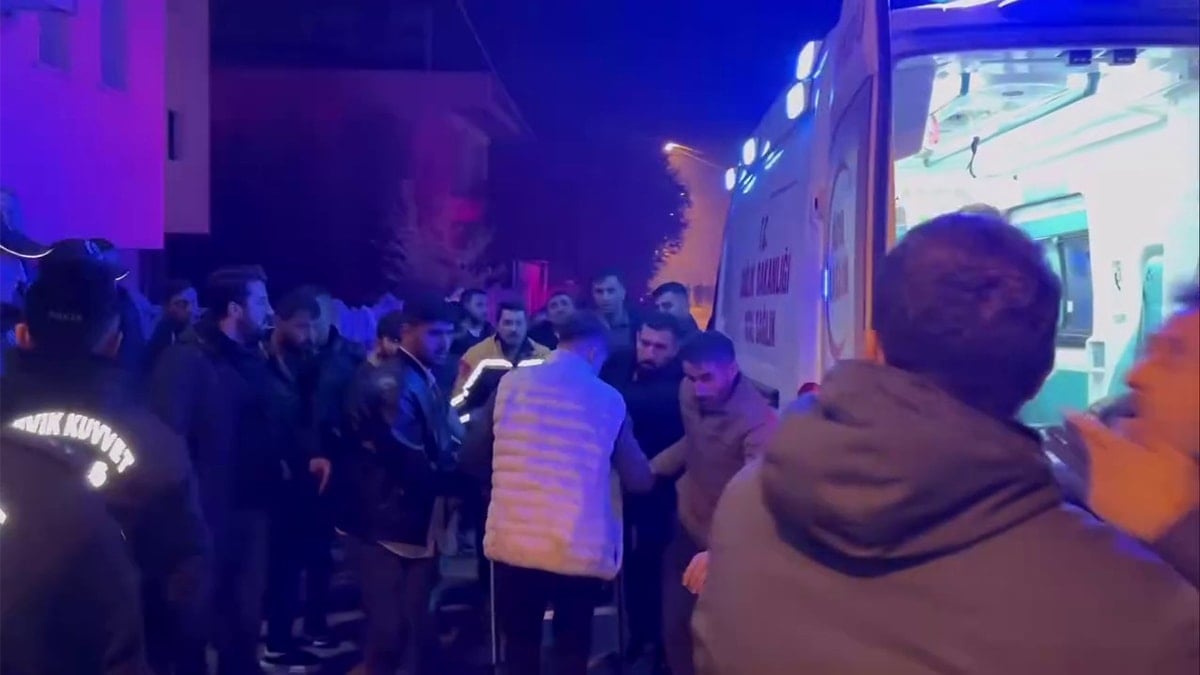 DEM'in eylemi sonrası gerginlik! Balkonda duran bir kişi vurularak öldü