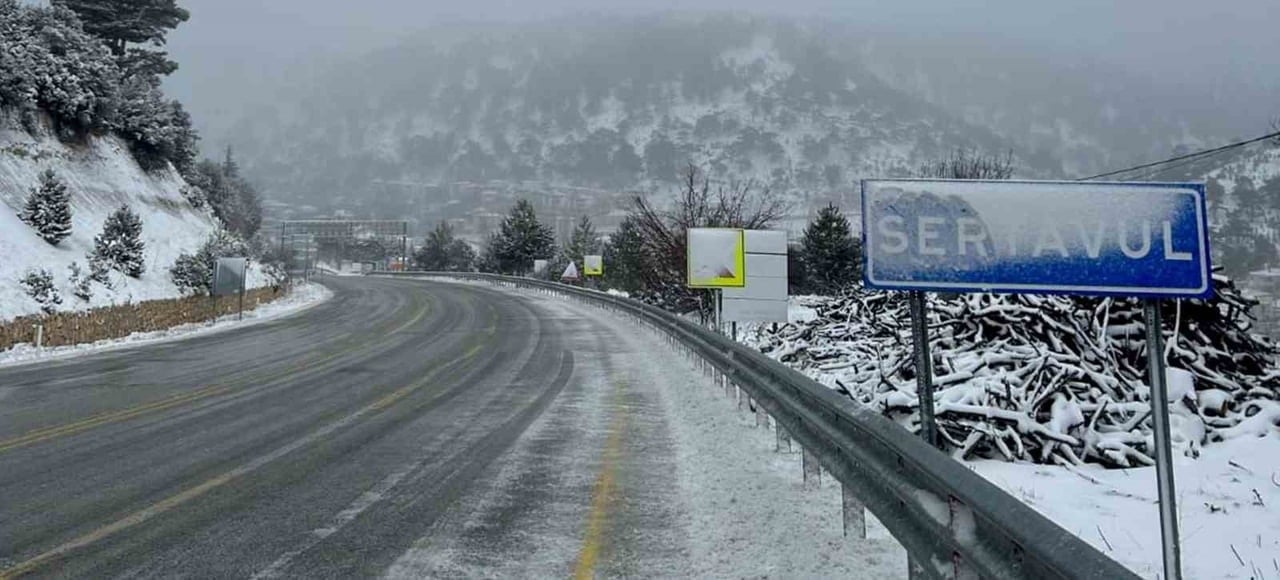 Sertavul Geçidi’nde kar engeli: Ağır vasıta geçişleri durduruldu