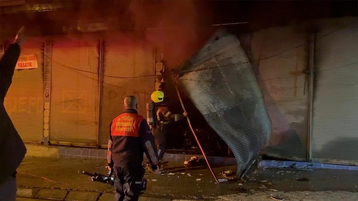 Depoda çıkan yangın apartmana sıçradı