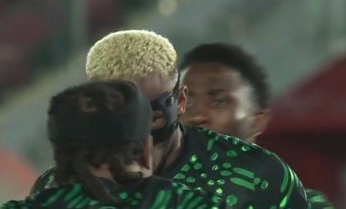 Osimhen takım arkadaşıyla kapıştı! Maçı yarıda bıraktı