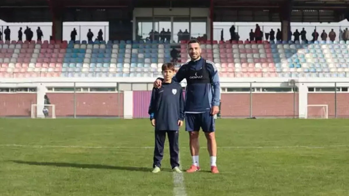 37 yaşındaki Türk futbolcu oğlunun takımına transfer oldu