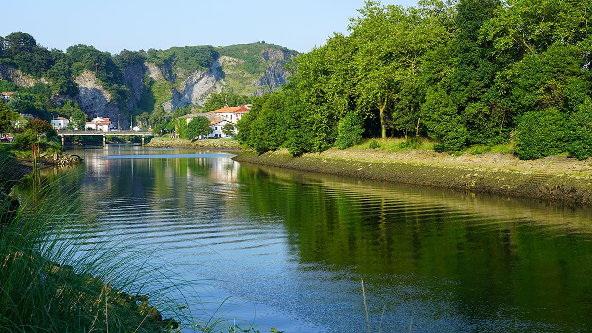 Bu ada yılda iki kez ülke değiştiriyor: 6 ayda bir diğer ülkenin oluyor