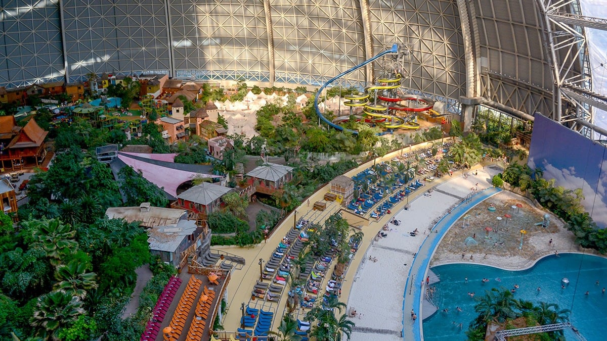 Dünyanın en büyük kapalı plajı: Aynı anda 6 bin kişi sığıyor