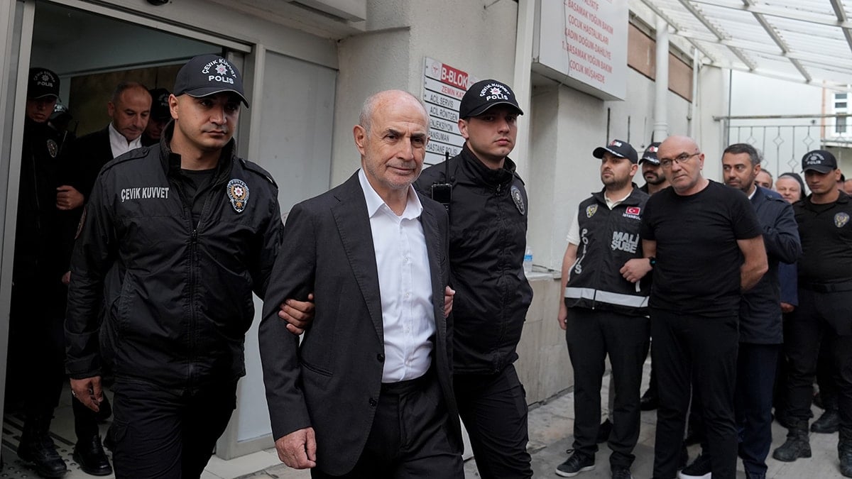 Hücrede 2 kitap yazdı iddianame yazılamadı