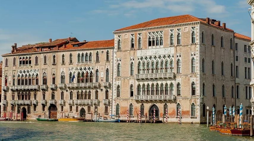 'Lanetli' saray tekrar satışa çıkarıldı! 15'inci yüzyıldan beri ikamet edeni öldürüyor