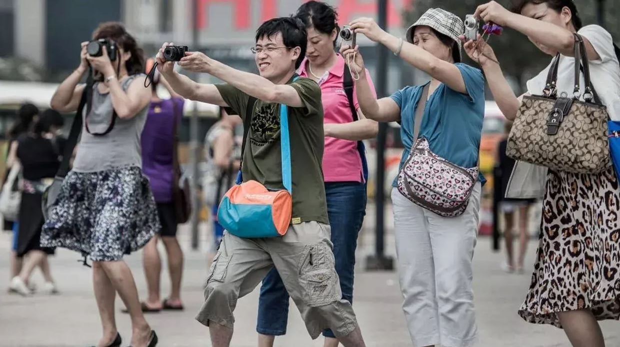 Çinli turistler akın ettiği ülkeyi terk etti! Turizmleri yerle bir oldu