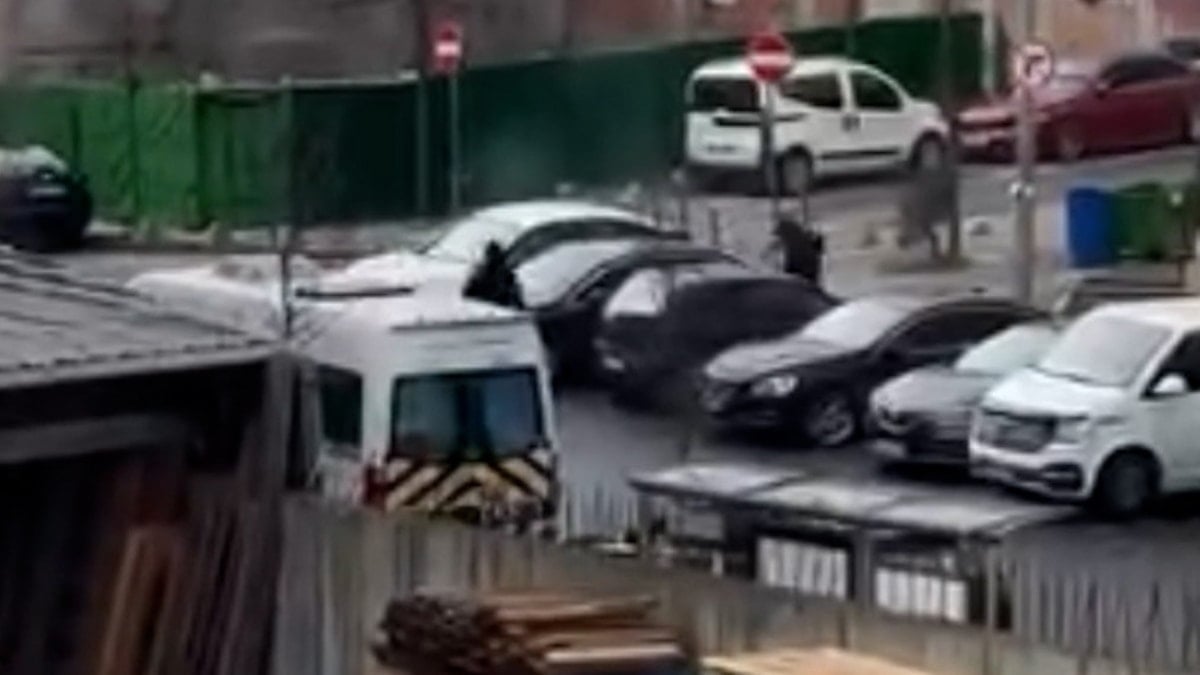 Kağıthane'de otomobile silahlı saldırı