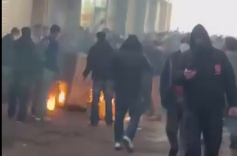 İran'daki isyan, yönetim kadrosunu ikiye böldü