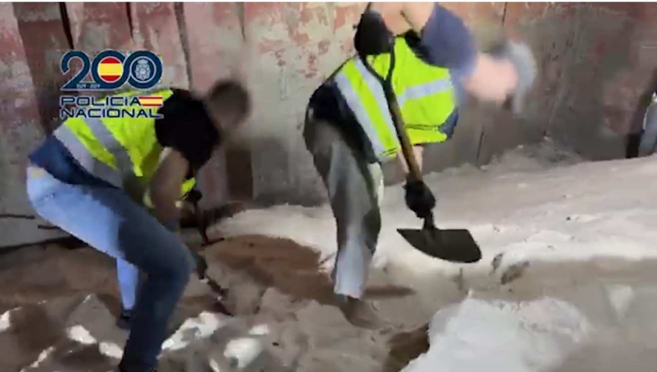 10 ton kokaini kürekle kazdılar: Ülke tarihinin en büyük uyuşturucu operasyonu