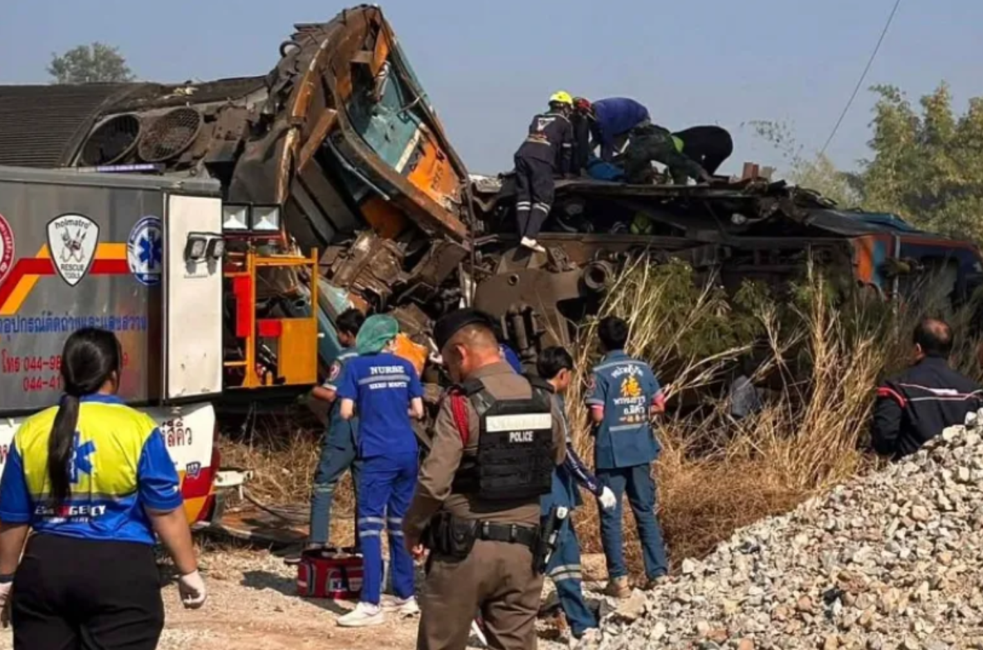 Vinç trenin üzerine yıkıldı: 22 kişi ölü, sayı artıyor