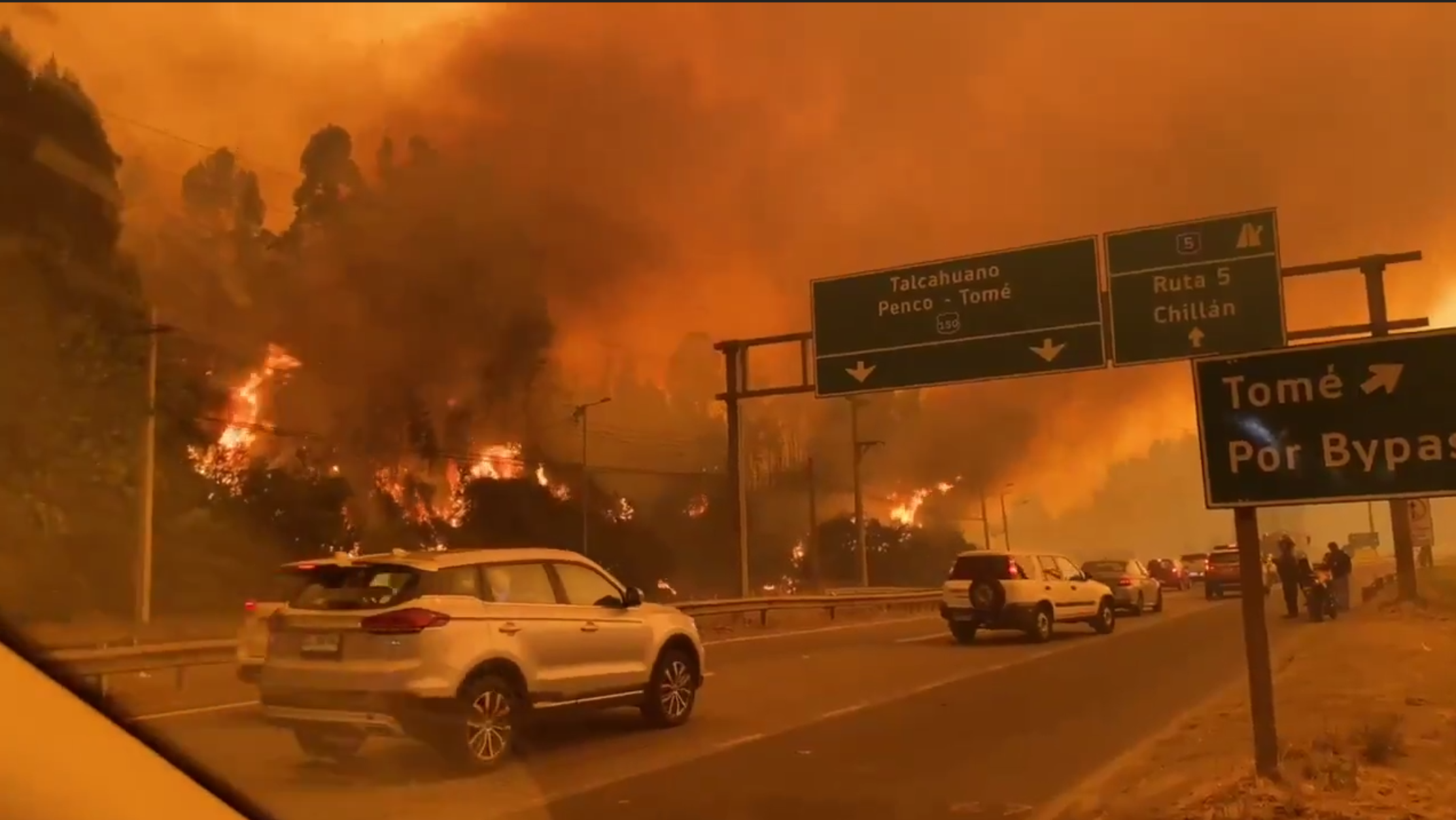 Şili'de yangınlar şehirleri yutuyor: OHAL ilan edildi, ordu alevlerle savaşıyor