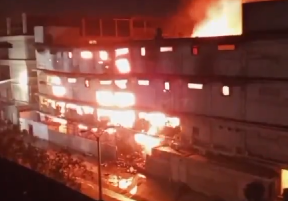 Alışveriş merkezi yanarak çöktü: 67 kişi öldü, sayı artıyor