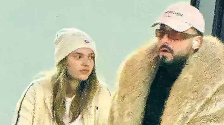 Ünlü şarkıcı yeni aşkıyla havalimanında yakalandı