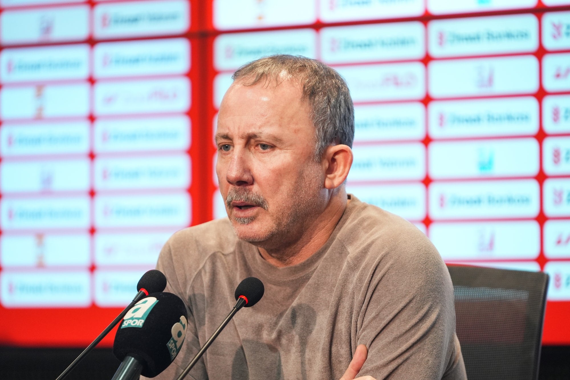 Sergen Yalçın: Basına yaptığı açıklamalar beni çok üzdü