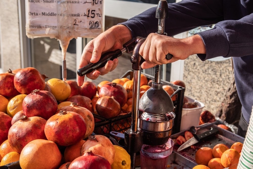 İstanbul'da herkes portakal ve nar suyu içmeye başladı