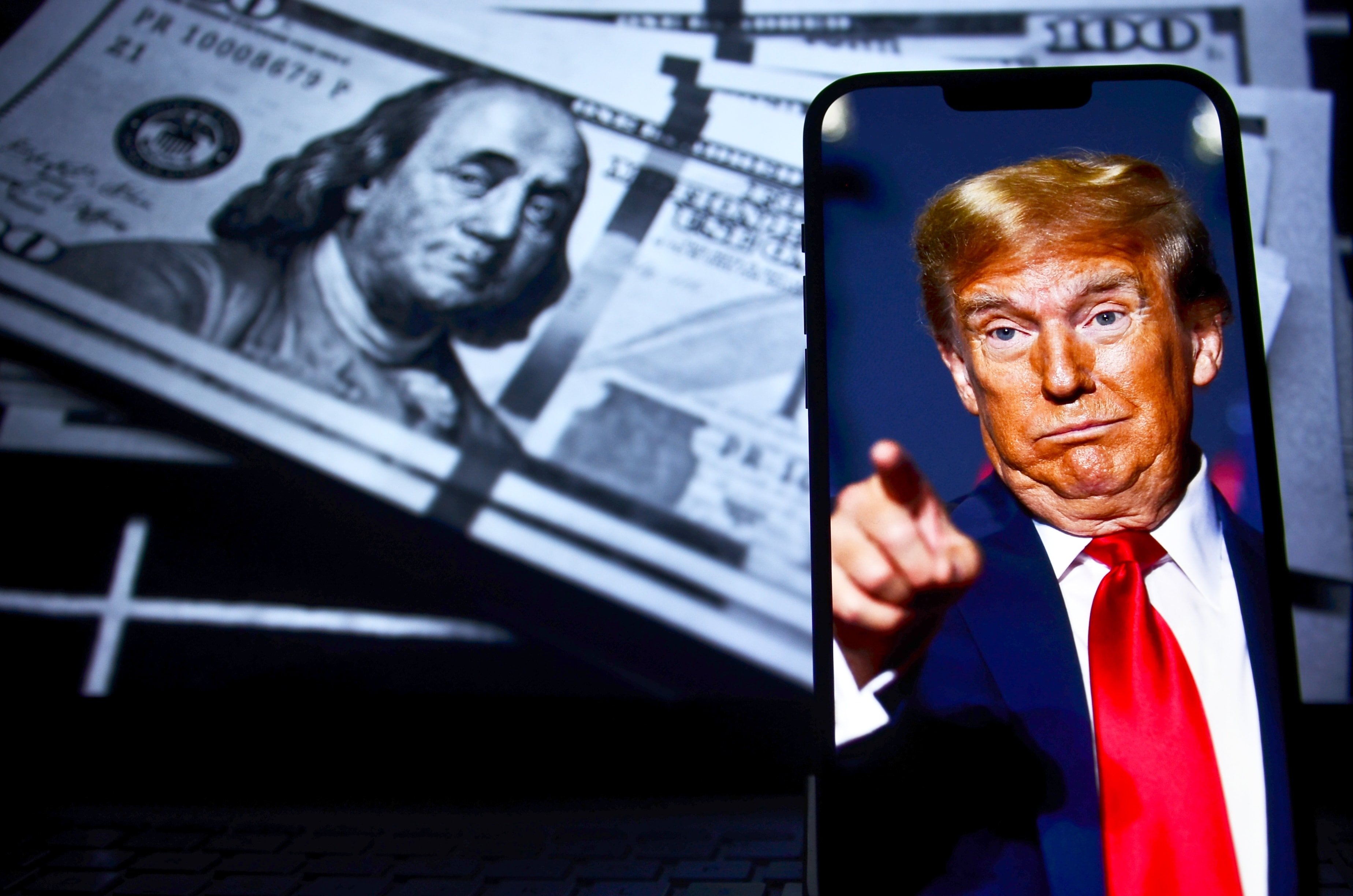 Trump nasıl zenginleşiyor? Başkanlığının ilk yılında 1,4 milyar dolarlık rekor kazanç