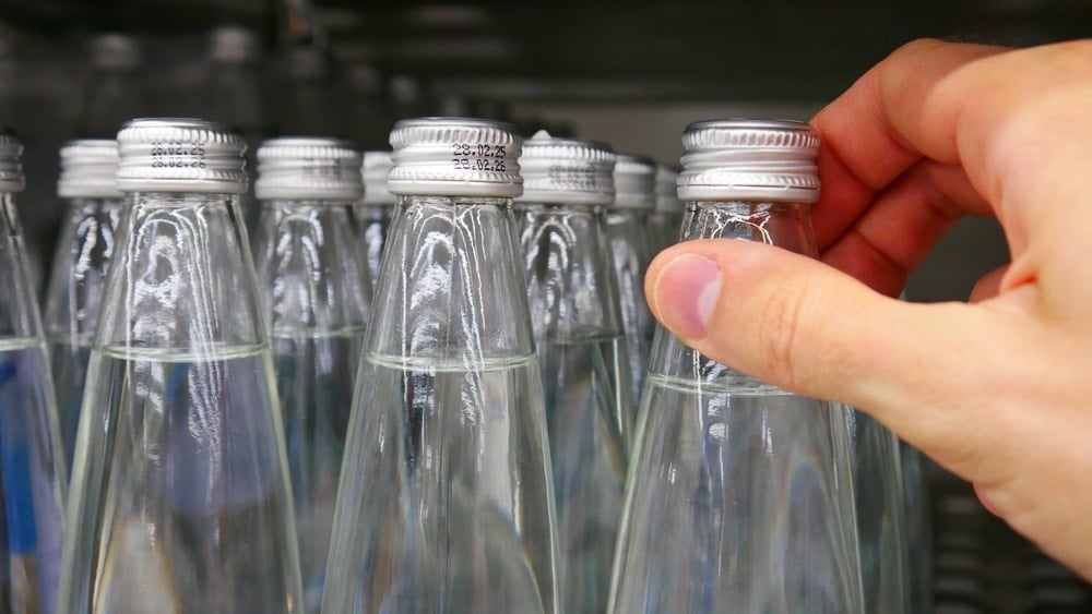 Marketlerde satılan şişe sularda cam parçaları tespit edildi!