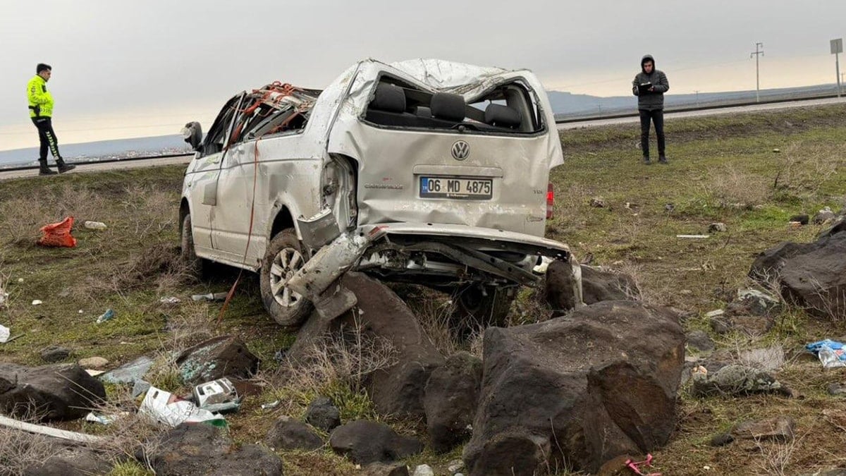 Şırnak'ta minibüs takla attı: 2 ölü, 6 yaralı