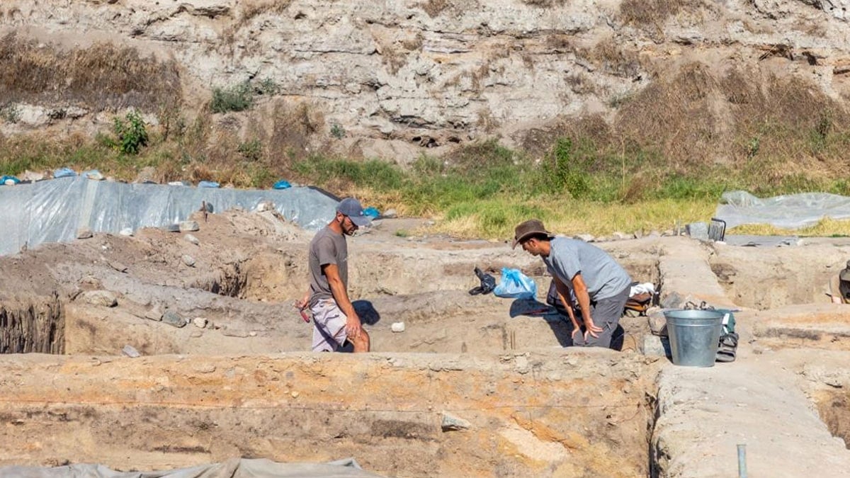 Kırmızı kayaları parçaladıklarında gözlerine inanamadılar