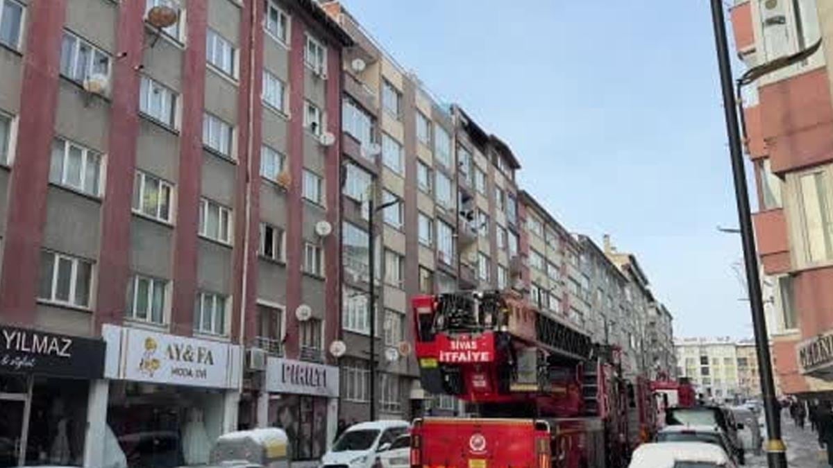 Sivas'ta kombi patladı! Vatandaşlar paniğe kapıldı