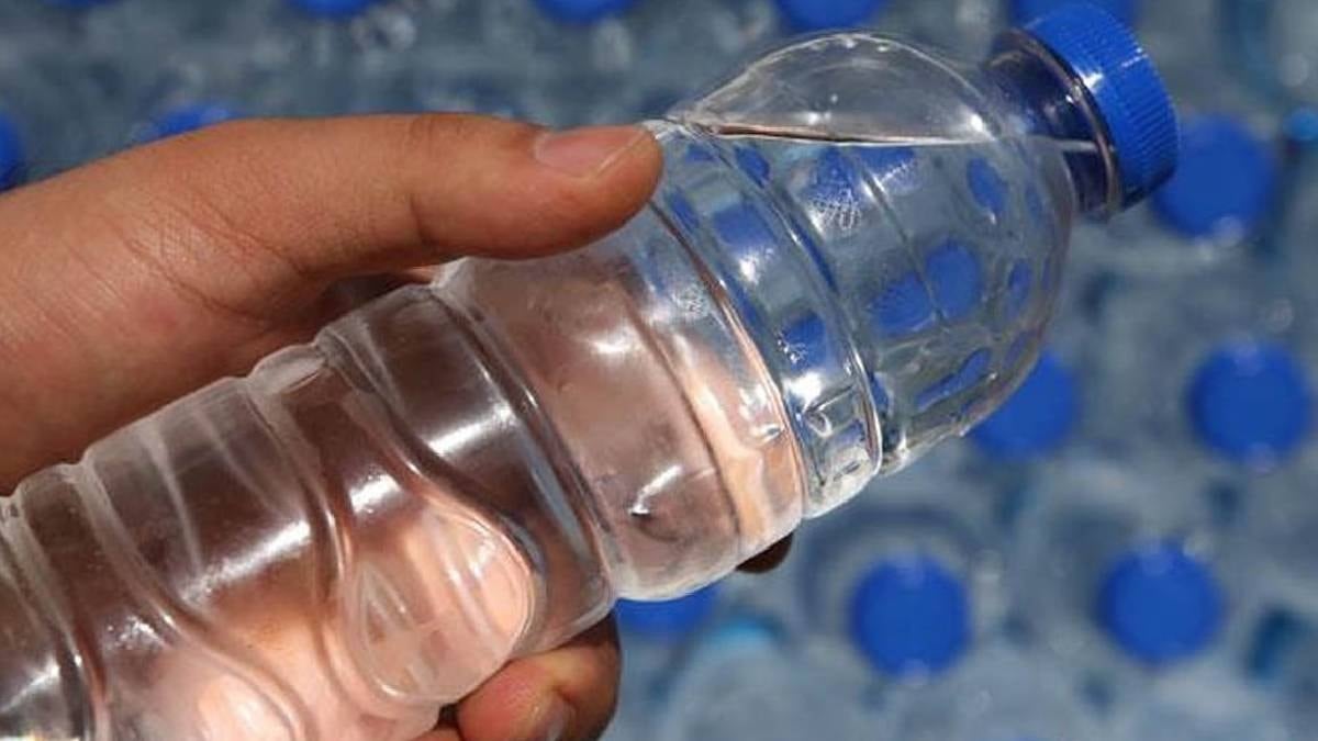 Ünlü su markası raflardan toplatılıyor: İçinde yabancı madde tespit edildi