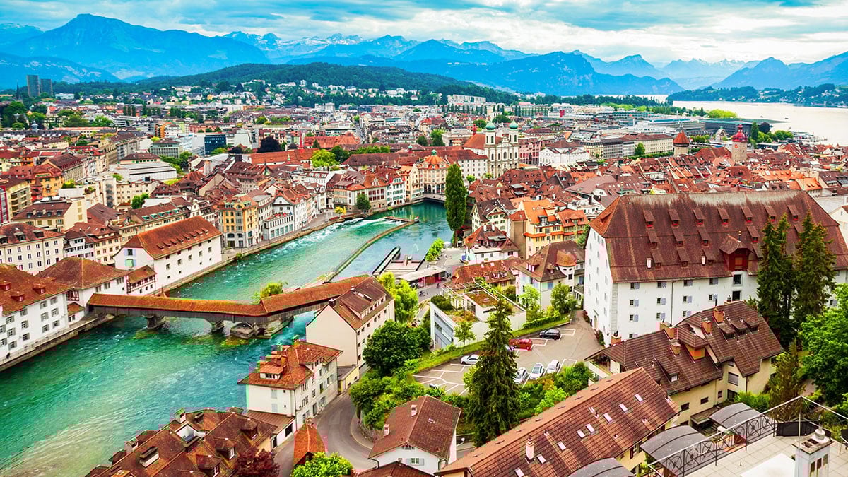 Avrupa'nın en zengin ülkesinde yaşamanın zorluklarını tek tek anlattı