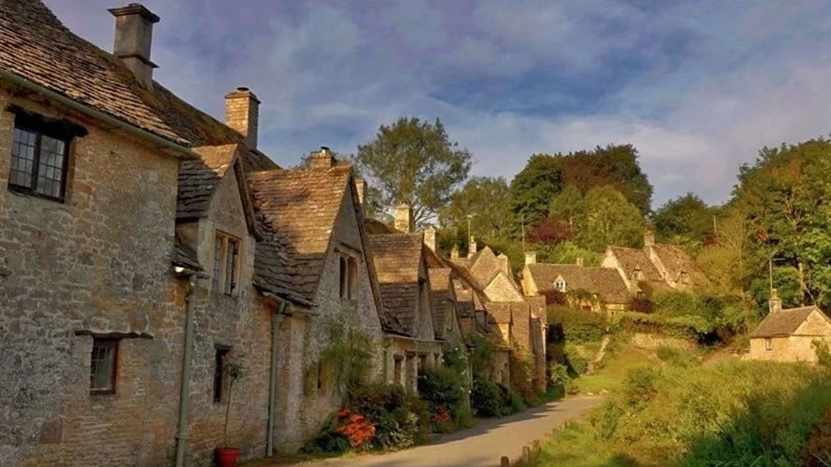 Ülkenin en güzel sokağında Türk çiftin tadilatı kriz yarattı