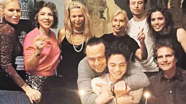 Bir yıl önce boşanmışlardı... Oğulları için bir araya geldiler