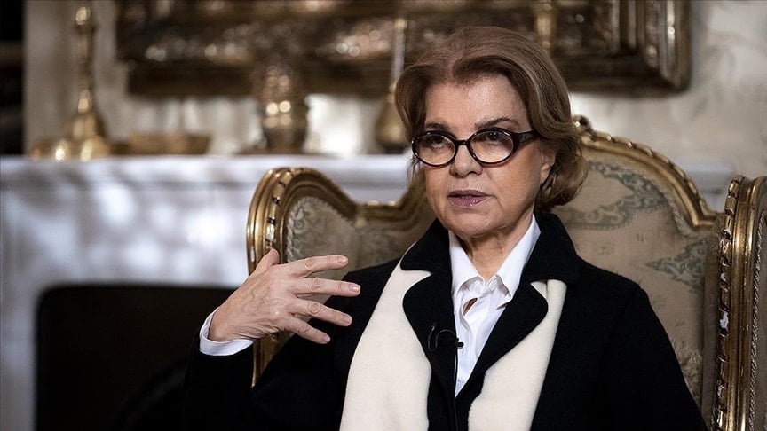 Eski Başbakan Tansu Çiller uzun süre ortay çıktı