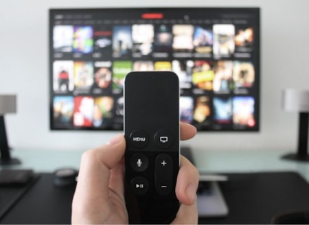 Milyonlarca hanede ekranlar karardı, fırsatçılar harekete geçtiTÜRKSAT’ın yayın altyapısını yeni nesil uydulara taşımasıyla frekansları kaybolan vatandaşlar teknik servislerin yolunu tuttu. Birkaç dakikalık manuel kanal tarama işlemi için talep edilen fahiş ücretler ise fırsatçılık tartışmalarını be