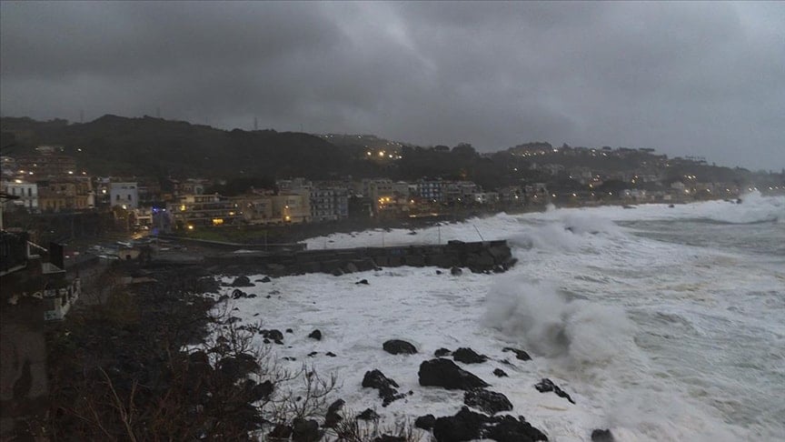 Akdeniz'i 'Harry Fırtınası ' vurdu! 741 milyon euroluk hasar oluştu