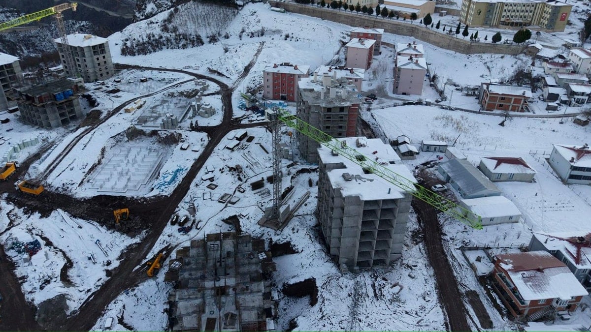 TOKİ inşaatında bir işçi hayatını kaybetti