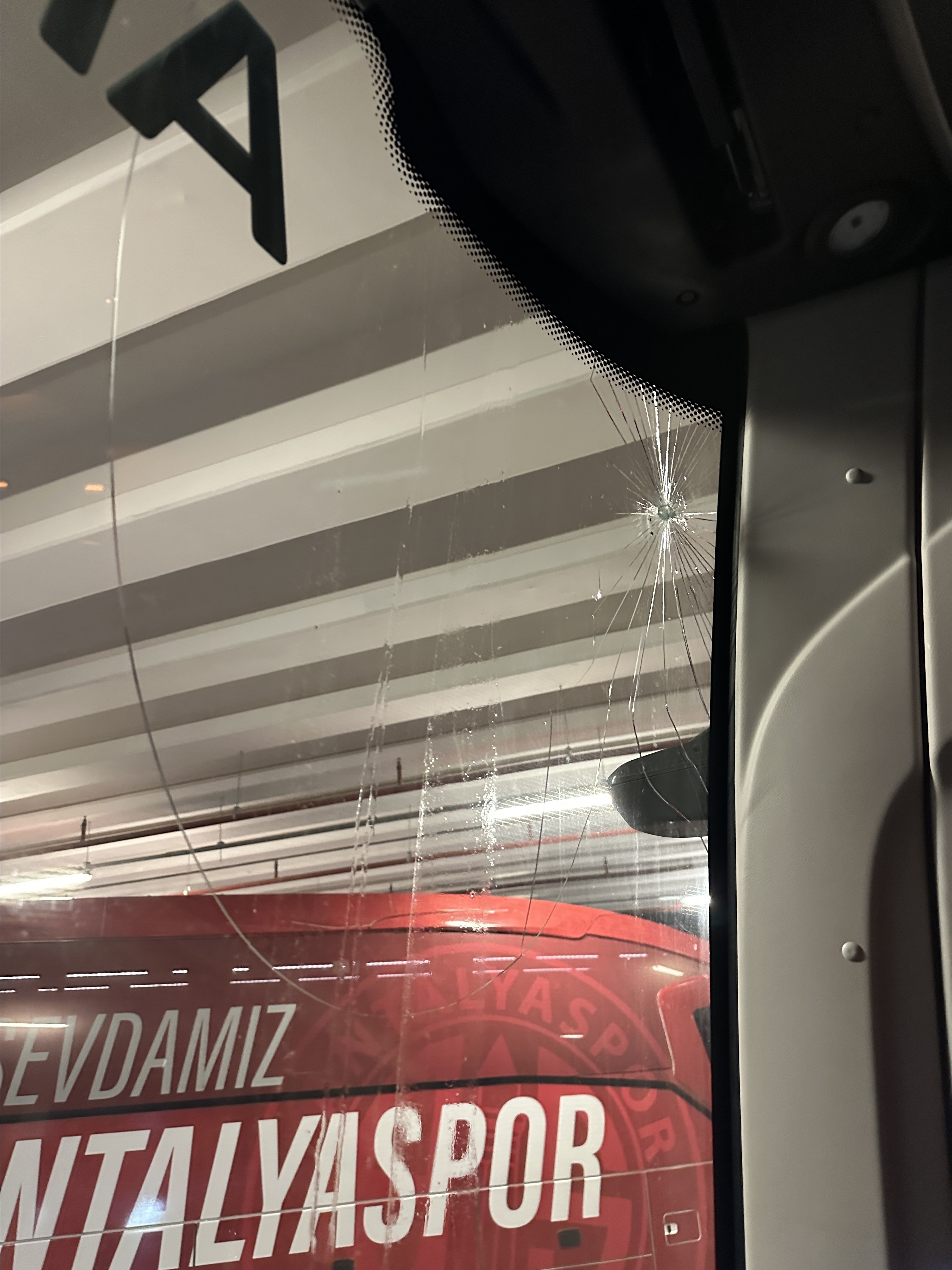 Trabzonspor'un takım otobüsüne saldırı