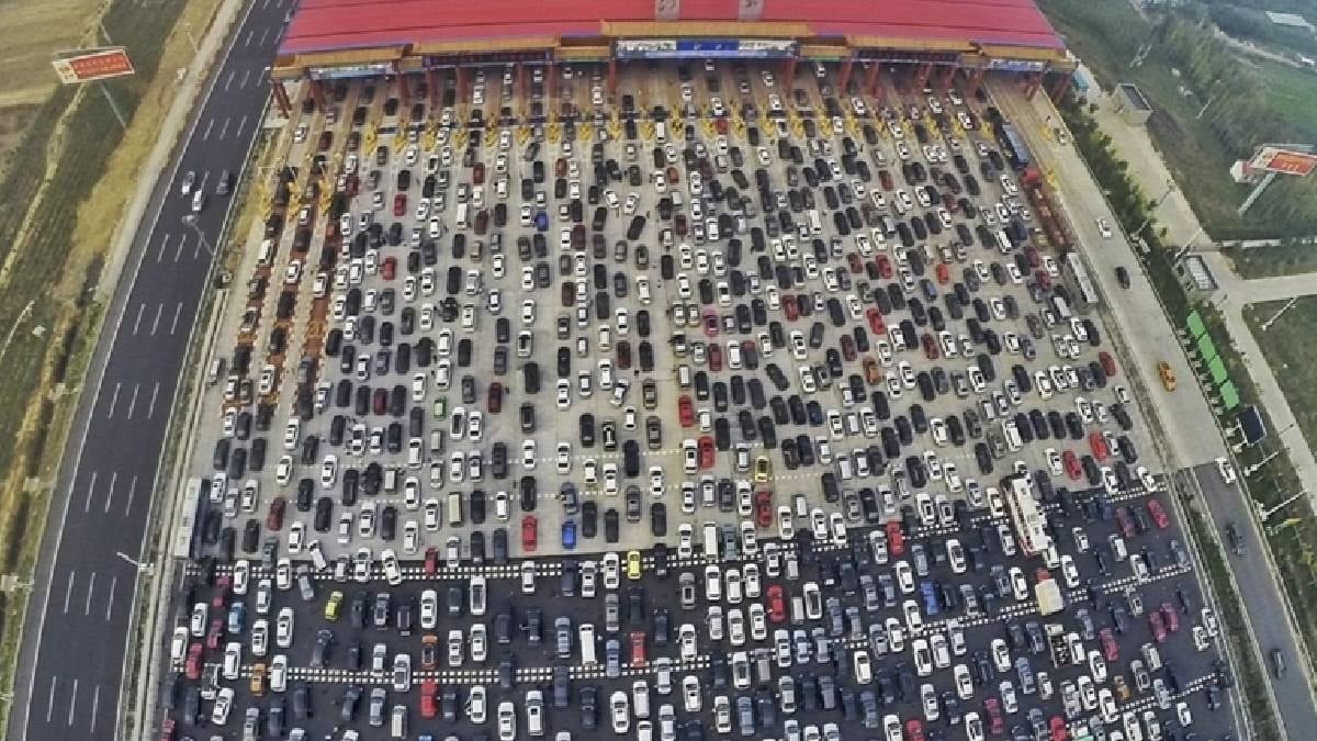 Dünyanın en uzun trafik sıkışıklığı: Tam 12 gün sürdü