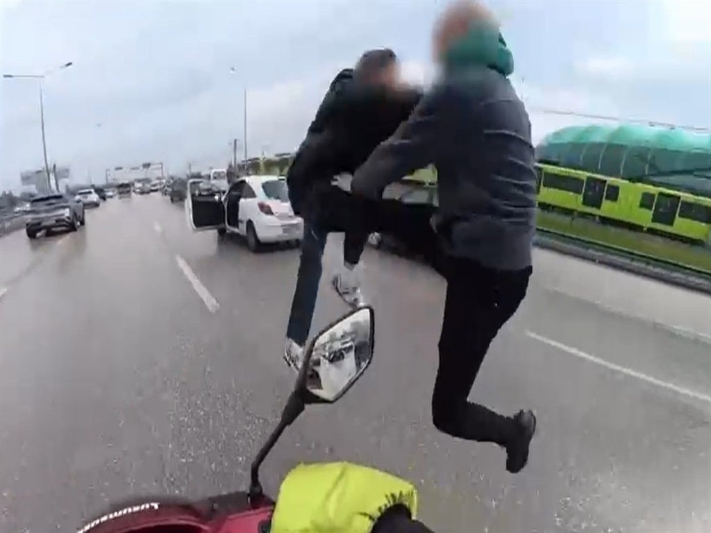 Trafik magandalarının 'uçan tekme' şovu cezasız kalmadı