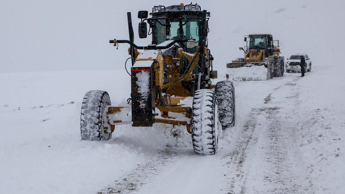 Kar esir aldı... 4 ilde 539 yerleşim yerine ulaşım sağlanamıyor