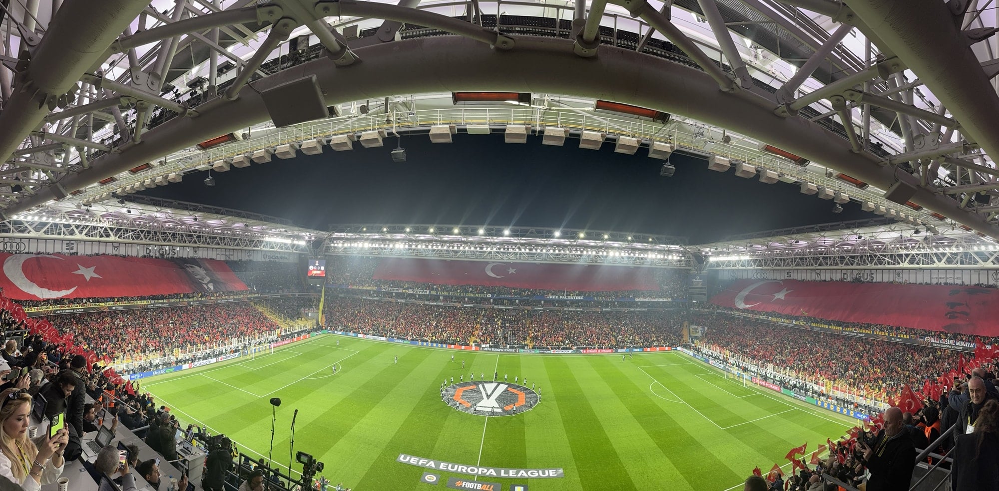 Kadıköy, Türk bayrakları ile donatıldı