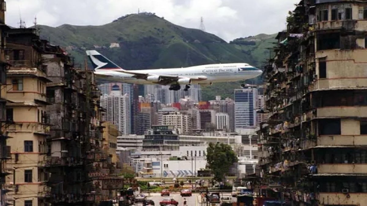 Uçakların balkonlara teğet geçtiği havalimanıydı: Şimdi finans merkezi oldu