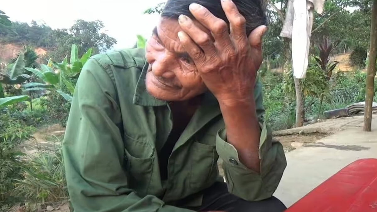 60 yıldır tek bir an bile gözünü kırpmadı